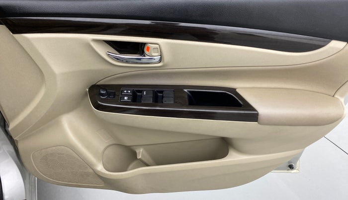 2017 Maruti Ciaz ZETA 1.3 DDIS SHVS, Diesel, Manual, 72,801 km, Driver Side Door Panels Control