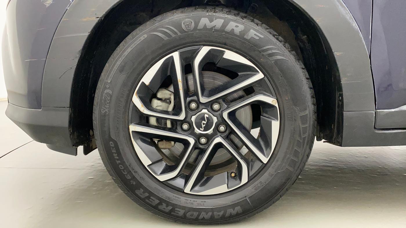 2022 KIA CARENS LUXURY PLUS 1.4 PETROL 7 STR, Petrol, Manual, 13,537 km, Left Front Wheel