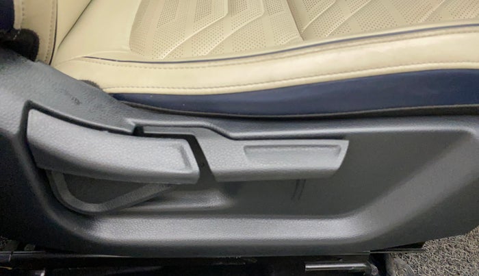 2022 KIA CARENS LUXURY PLUS 1.4 PETROL 7 STR, Petrol, Manual, 13,537 km, Driver Side Adjustment Panel