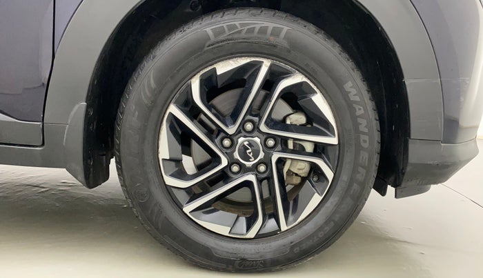 2022 KIA CARENS LUXURY PLUS 1.4 PETROL 7 STR, Petrol, Manual, 13,537 km, Right Front Wheel