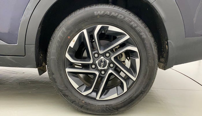 2022 KIA CARENS LUXURY PLUS 1.4 PETROL 7 STR, Petrol, Manual, 13,537 km, Left Rear Wheel