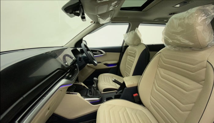 2022 KIA CARENS LUXURY PLUS 1.4 PETROL 7 STR, Petrol, Manual, 13,537 km, Right Side Front Door Cabin