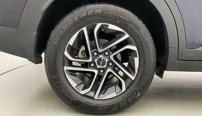 2022 KIA CARENS LUXURY PLUS 1.4 PETROL 7 STR, Petrol, Manual, 13,537 km, Right Rear Wheel