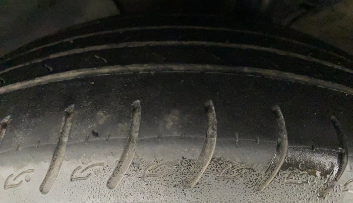 2022 KIA CARENS LUXURY PLUS 1.4 PETROL 7 STR, Petrol, Manual, 13,537 km, Left Front Tyre Tread