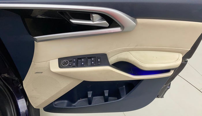 2022 KIA CARENS LUXURY PLUS 1.4 PETROL 7 STR, Petrol, Manual, 13,537 km, Driver Side Door Panels Control