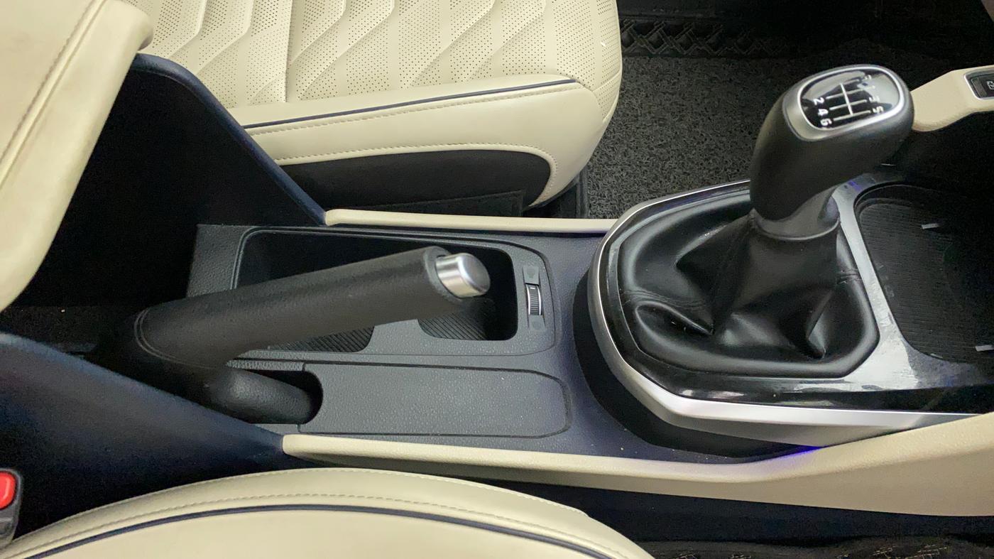 2022 KIA CARENS LUXURY PLUS 1.4 PETROL 7 STR, Petrol, Manual, 13,537 km, Gear Lever