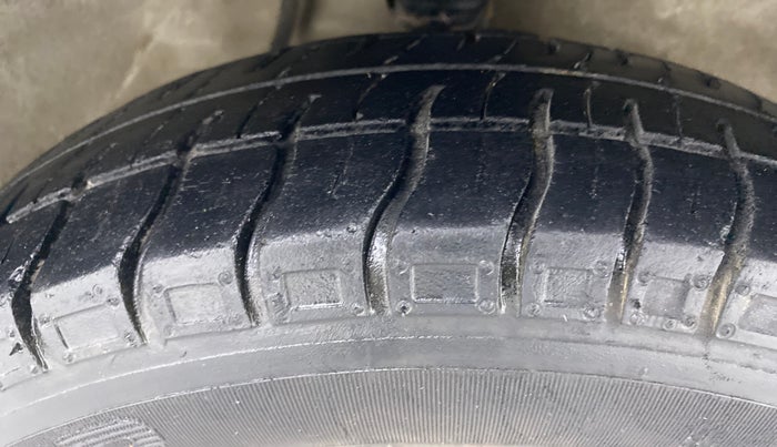 2016 Maruti Alto 800 LXI, Petrol, Manual, 34,395 km, Right Front Tyre Tread