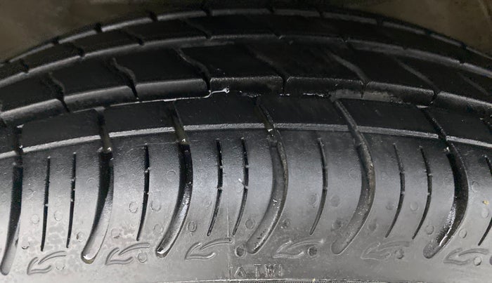 2013 Maruti Wagon R 1.0 VXI, Petrol, Manual, 28,575 km, Left Front Tyre Tread