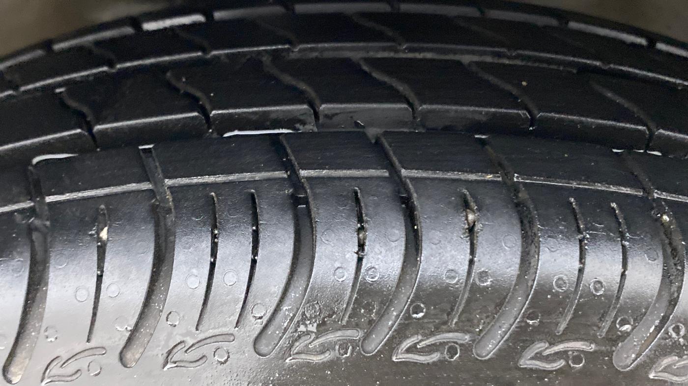 2013 Maruti Wagon R 1.0 VXI, Petrol, Manual, 28,575 km, Right Front Tyre Tread
