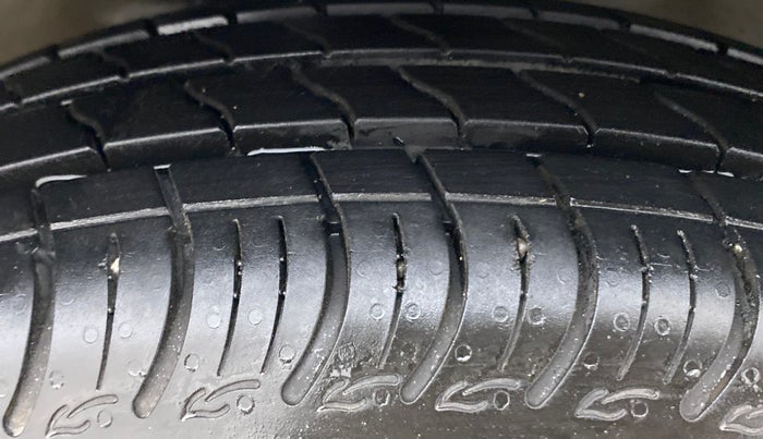 2013 Maruti Wagon R 1.0 VXI, Petrol, Manual, 28,575 km, Right Front Tyre Tread