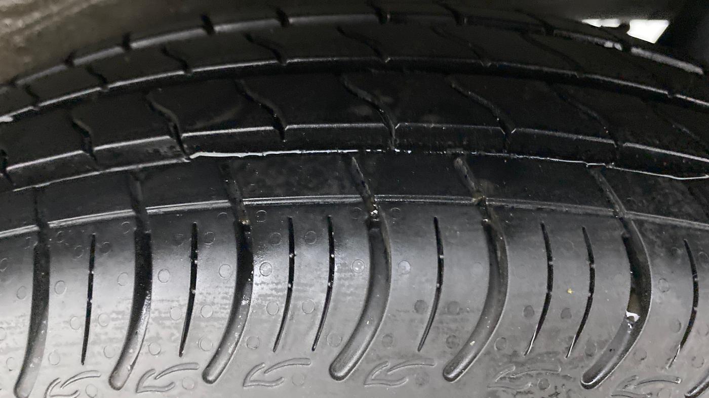2013 Maruti Wagon R 1.0 VXI, Petrol, Manual, 28,575 km, Left Rear Tyre Tread