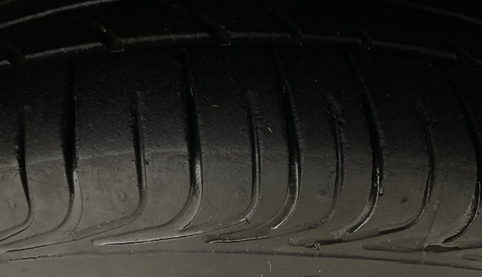 2017 Volkswagen Vento HIGHLINE 1.5 AT, Diesel, Automatic, 92,823 km, Right Front Tyre Tread