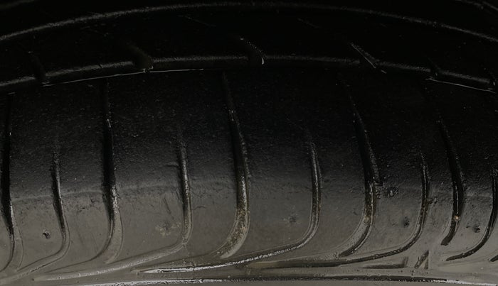 2017 Volkswagen Vento HIGHLINE 1.5 AT, Diesel, Automatic, 92,823 km, Left Front Tyre Tread