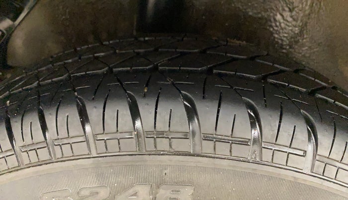 2015 Maruti Ritz VXI, Petrol, Manual, 83,056 km, Right Rear Tyre Tread