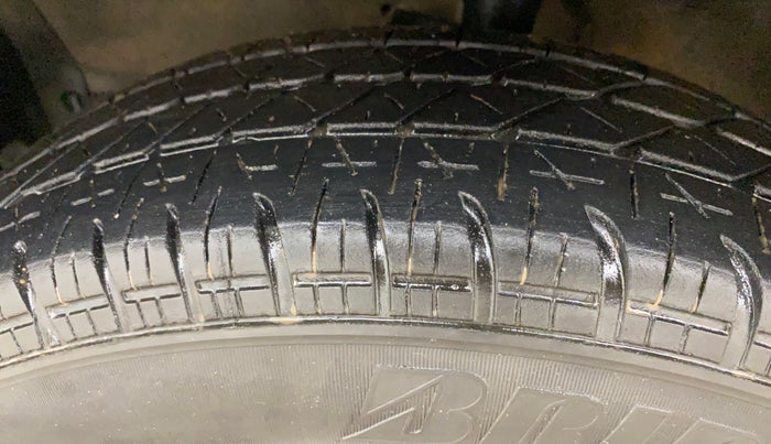 2015 Maruti Ritz VXI, Petrol, Manual, 83,056 km, Left Front Tyre Tread