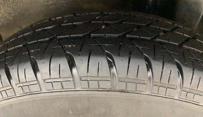 2015 Maruti Ritz VXI, Petrol, Manual, 83,056 km, Left Rear Tyre Tread