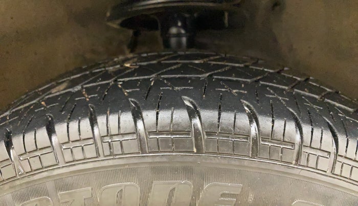 2015 Maruti Ritz VXI, Petrol, Manual, 83,056 km, Right Front Tyre Tread