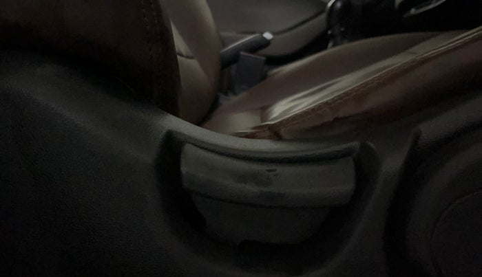 2018 Hyundai Elite i20 ASTA 1.2, CNG, Manual, 65,768 km, Driver Side Adjustment Panel