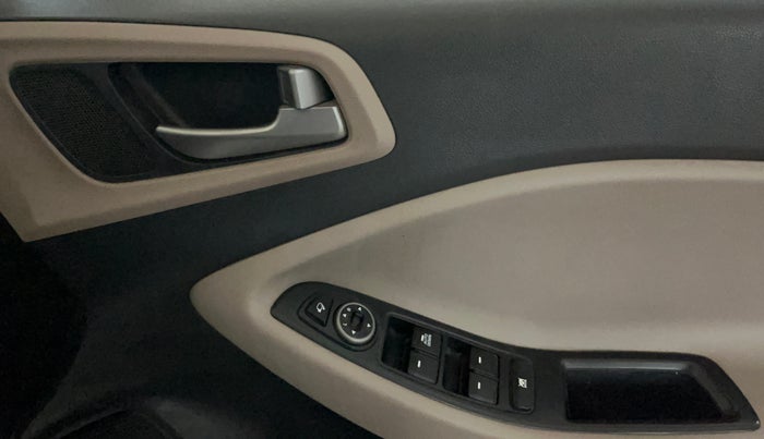 2018 Hyundai Elite i20 ASTA 1.2, CNG, Manual, 65,768 km, Driver Side Door Panels Control