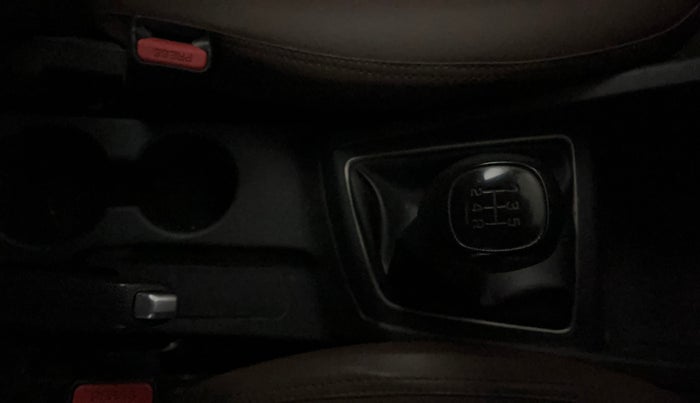 2018 Hyundai Elite i20 ASTA 1.2, CNG, Manual, 65,768 km, Gear Lever