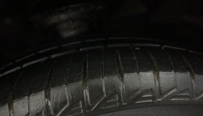 2018 Hyundai Elite i20 ASTA 1.2, CNG, Manual, 65,768 km, Left Front Tyre Tread