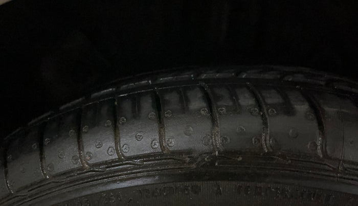 2018 Hyundai Elite i20 ASTA 1.2, CNG, Manual, 65,768 km, Right Rear Tyre Tread