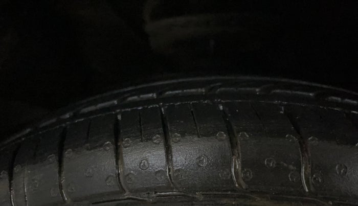 2018 Hyundai Elite i20 ASTA 1.2, CNG, Manual, 65,768 km, Right Front Tyre Tread