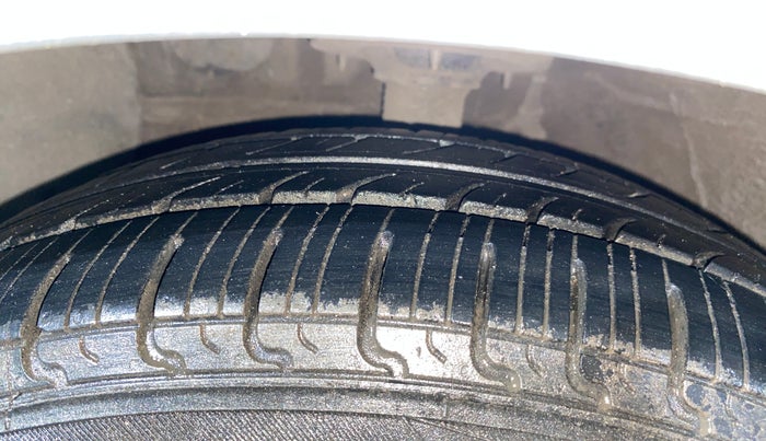 2019 Hyundai Grand i10 SPORTZ 1.2 KAPPA VTVT, Petrol, Manual, 68,297 km, Left Front Tyre Tread