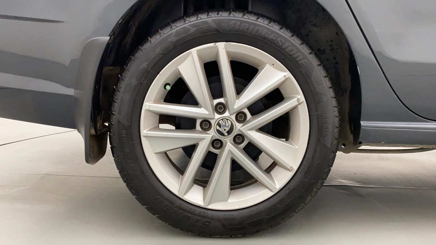 2017 Skoda Rapid STYLE 1.5 TDI AT, Diesel, Automatic, 94,742 km, Right Rear Wheel