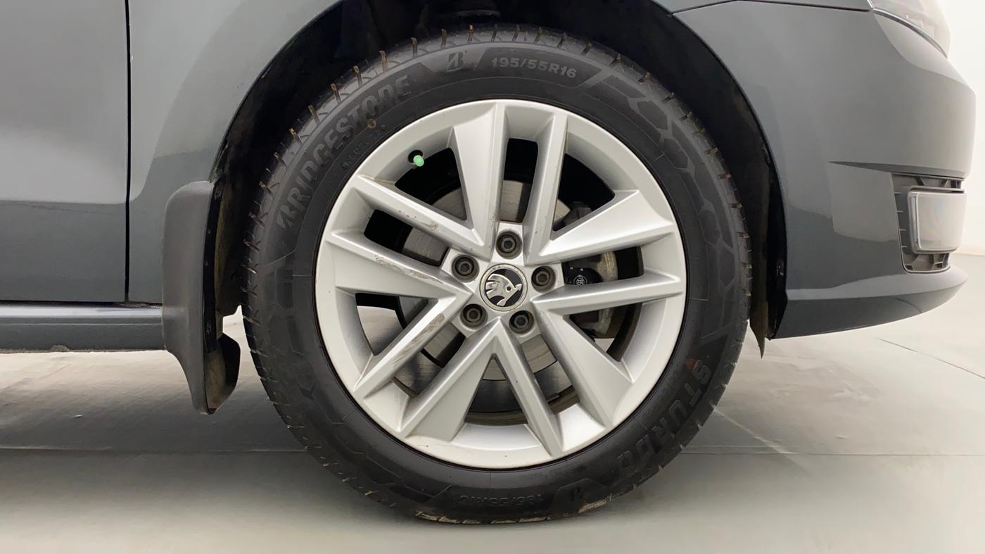 2017 Skoda Rapid STYLE 1.5 TDI AT, Diesel, Automatic, 94,742 km, Right Front Wheel