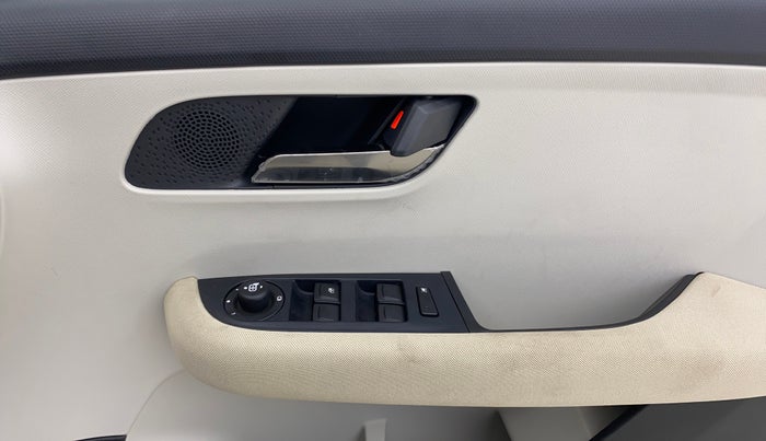 2025 Tata ALTROZ Creative S Petrol 5AMT, Petrol, Automatic, 185 km, Driver Side Door Panels Control