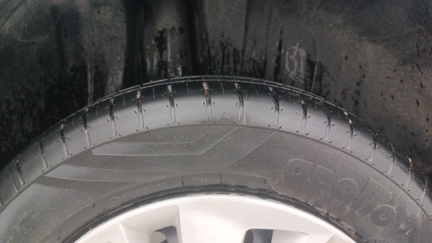 2024 Toyota Glanza S AMT, Petrol, Automatic, 5,579 km, Right Rear Tyre Tread