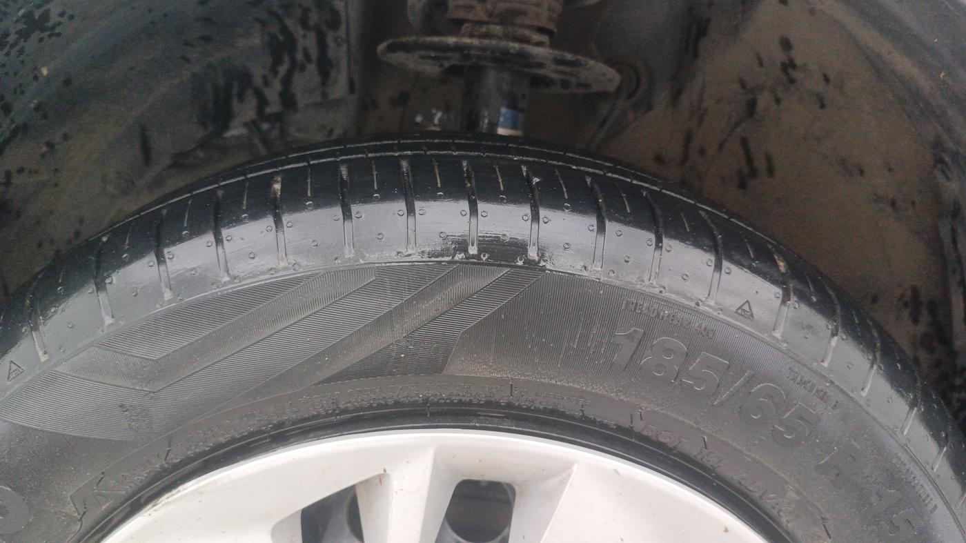 2024 Toyota Glanza S AMT, Petrol, Automatic, 5,579 km, Left Front Tyre Tread
