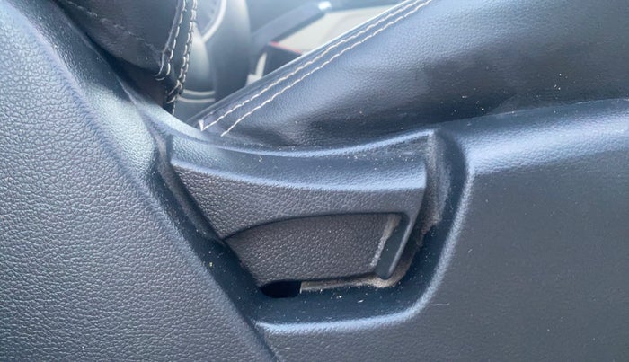 2022 Mahindra XUV300 W4 1.2 PETROL, Petrol, Manual, 23,259 km, Driver Side Adjustment Panel