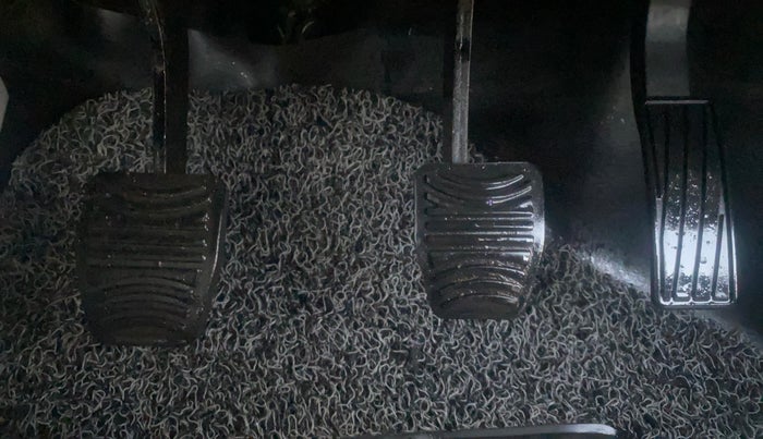 2022 Mahindra XUV300 W4 1.2 PETROL, Petrol, Manual, 23,259 km, Pedals