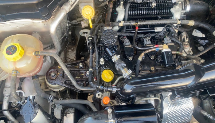 2022 Mahindra XUV300 W4 1.2 PETROL, Petrol, Manual, 23,259 km, Engine View - Right