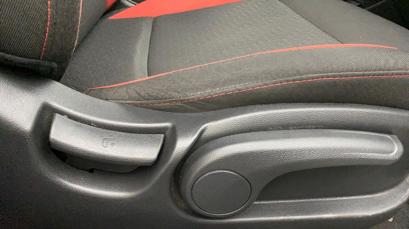 2019 Hyundai i20 Active 1.2 SX, Petrol, Manual, 15,347 km, Driver Side Adjustment Panel