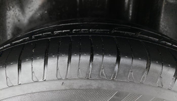 2016 Maruti Ciaz VXI+, CNG, Manual, 1,13,861 km, Left Rear Tyre Tread