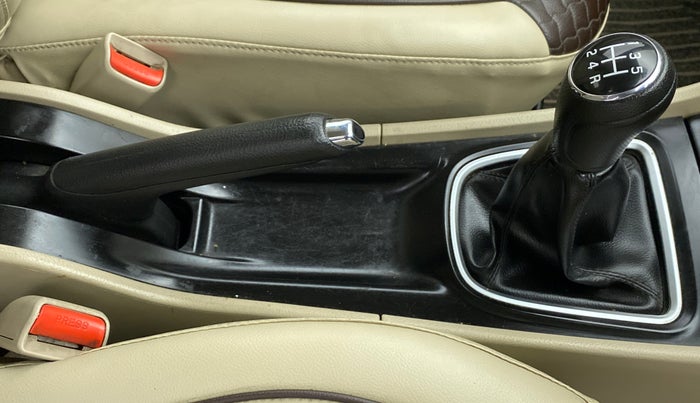 2016 Maruti Ciaz VXI+, CNG, Manual, 1,13,861 km, Gear Lever