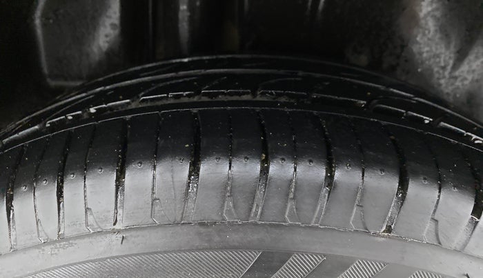 2016 Maruti Ciaz VXI+, CNG, Manual, 1,13,861 km, Right Rear Tyre Tread