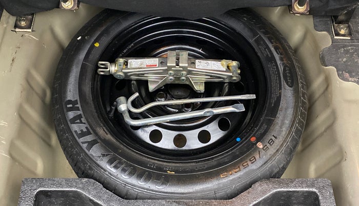 2016 Maruti Ciaz VXI+, CNG, Manual, 1,13,861 km, Spare Tyre