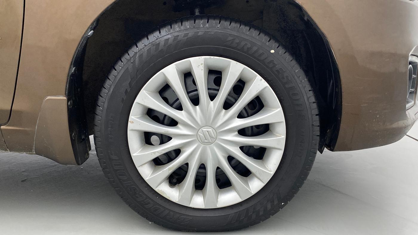 2016 Maruti Ciaz VXI+, CNG, Manual, 1,13,861 km, Right Front Wheel