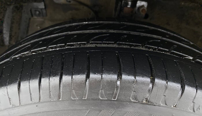 2016 Maruti Ciaz VXI+, CNG, Manual, 1,13,861 km, Left Front Tyre Tread