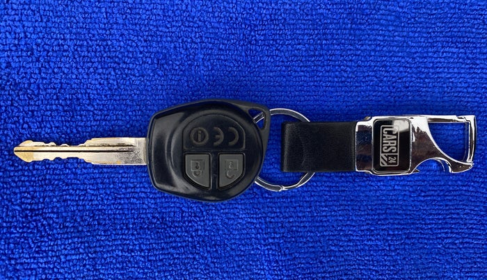 2016 Maruti Ciaz VXI+, CNG, Manual, 1,13,861 km, Key Close Up