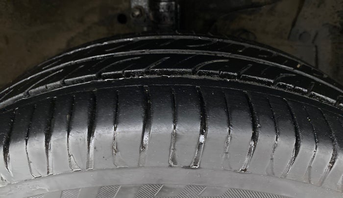 2016 Maruti Ciaz VXI+, CNG, Manual, 1,13,861 km, Right Front Tyre Tread