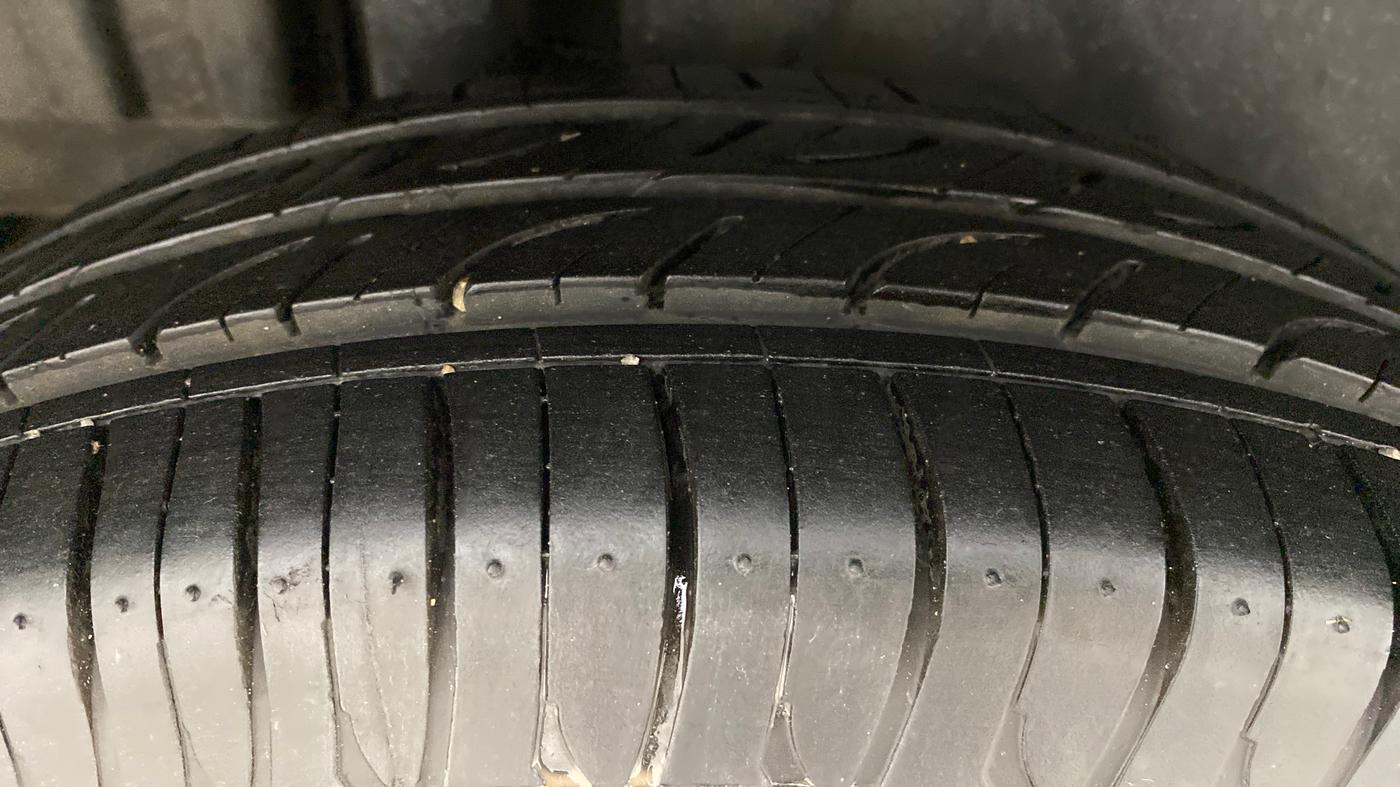 2012 Maruti Swift VXI, Petrol, Manual, 79,876 km, Right Rear Tyre Tread