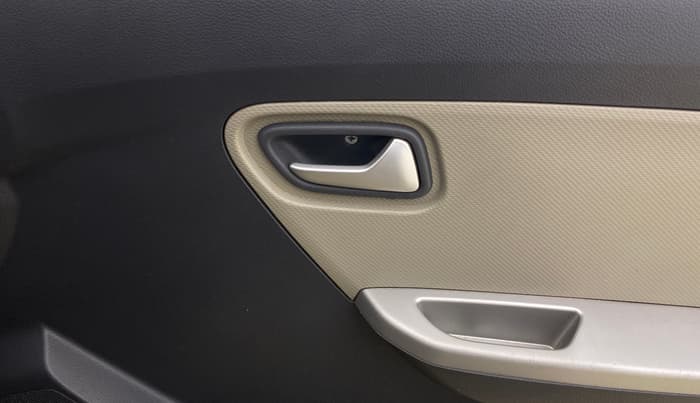 2017 Maruti Alto K10 VXI (O) AMT, CNG, Automatic, 81,475 km, Driver Side Door Panels Control