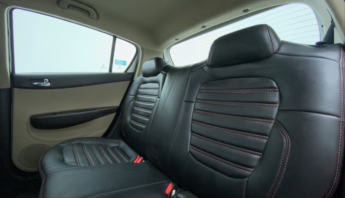 2013 Hyundai i20 MAGNA O 1.2, CNG, Manual, 95,593 km, Right Side Rear Door Cabin