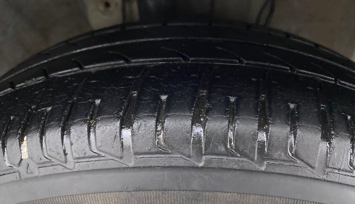 2013 Hyundai i20 MAGNA O 1.2, CNG, Manual, 95,593 km, Right Front Tyre Tread