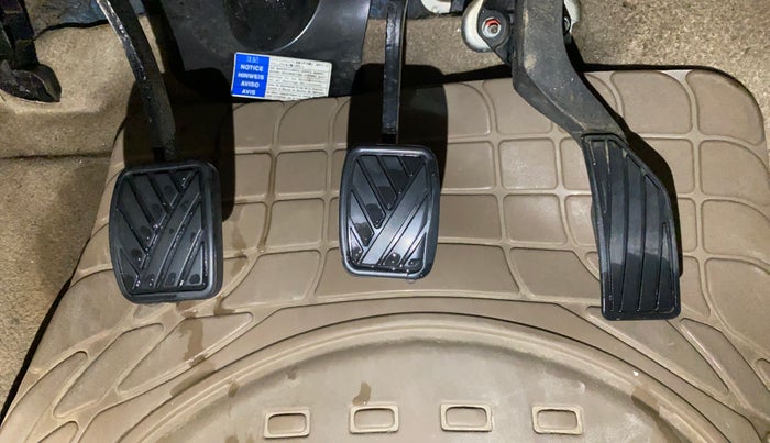 2017 Maruti Ertiga VXI CNG, CNG, Manual, 78,480 km, Pedals